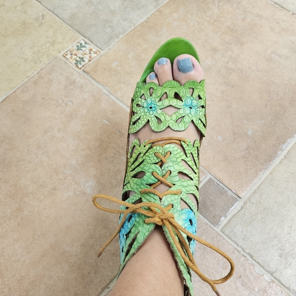 Green L'Artiste Spring Step Shoes - Picture 2 of 10